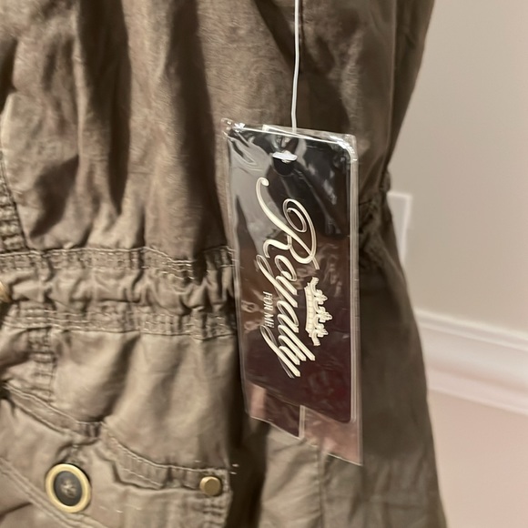 Womens ROYALTY FOR ME Military Green Jacket Faux Fur Womens sz Petite Large NWT - Picture 4 of 16